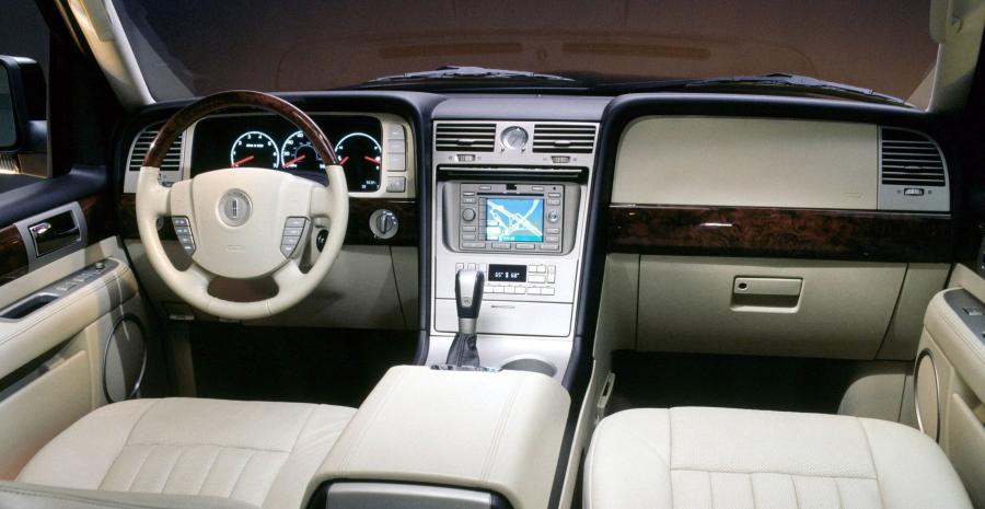  Lincoln Navigator 2003 года  (фото 21 из 59)